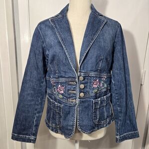 Jones Wear Jean Jacket Embroidered Floral Details Sz 6